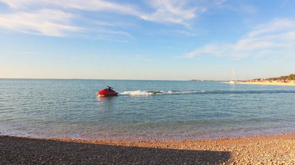 Top 5 raisons d'essayer le jet ski à Arcachon cet été